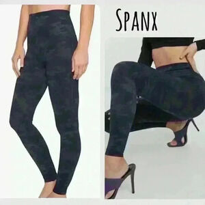 Spanx Look  At Me Now Seamless Leggings- Black Camo size M
